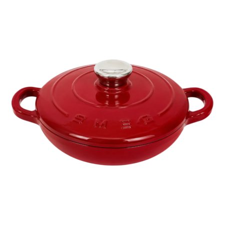 סיר Braiser מבית SMEG בקוטר 26 ס״מ – ברזל יצוק עם ציפוי אמייל בצבע אדום