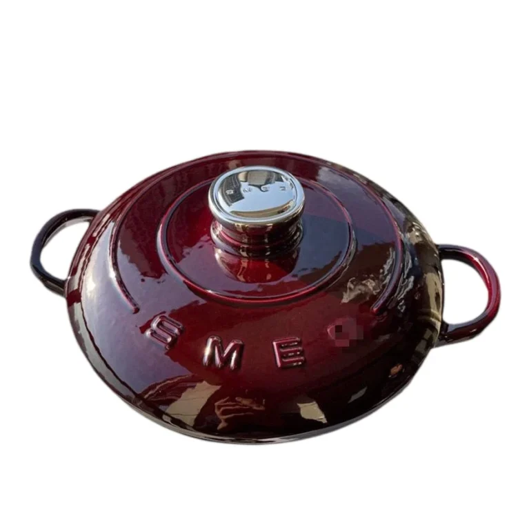 SMEG Cast Iron Pot 26 cm in diameter – Elegant design and perfect performance in black