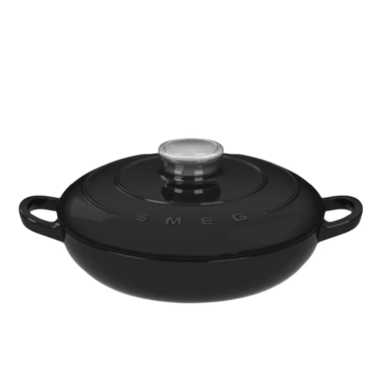 SMEG Cast Iron Pot 26 cm – High cooking quality in a luxurious black design